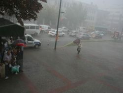 Lodos Yerini Sağanak Yağmura Bıraktı