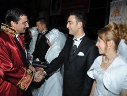 Keçiören'de 5 Bin Çift Evlenmek İçin Nikah Masasına Oturdu