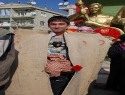 Çoban Kıyafetli Öğrenci Turgutlu'daki Törenlerde İlgi Odağı Oldu
