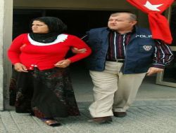 6 Çocuk Annesi Kadın, 12 Kişiyi Dolandırma İddiasıyla Gözaltına Alındı