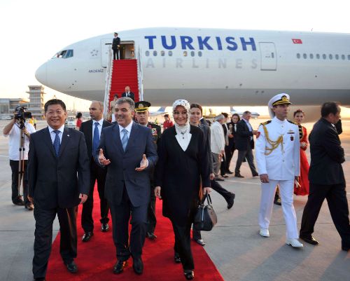 Cumhurbaşkanı Gül: Sansasyonel işlere girmememiz lazım!
