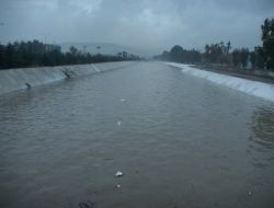 İzmir'de Yağış Gün Boyu Etkili Oldu