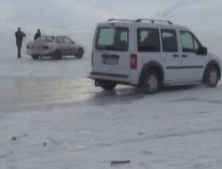 Donan Göl Üzerinde Şov Yaptılar