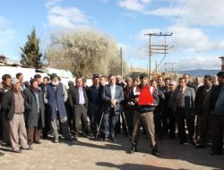 Traktör Sahiplerine Reflektör Dağıtıldı