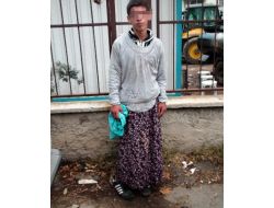 Gösteride Etek Giyip Polise Saldırmış