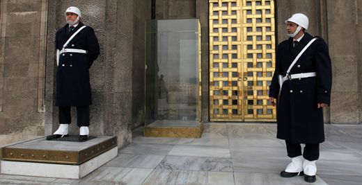 Mecliste asker gitti polis geldi!