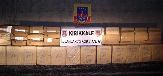 Eşyaların arasında kaçak sigara çıktı