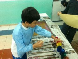 Öğrenciler, Ebru Yaparak Rahatlıyor