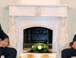 Nazarbayev, Kırgızistan’ın Yeni Cumhurbaşkanı Atambayev İle Görüştü