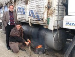 Tehlikeye Aldırış Etmeden, Araç Depolarını Ateşle Isıtıyorlar