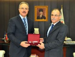 Canik Başarı Üniversitesi Rektörü Bekdemir, Omü Rektörü Akan'ı Ziyaret Etti