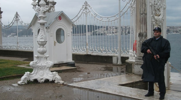 Dolmabahçe Sarayında nöbet başladı