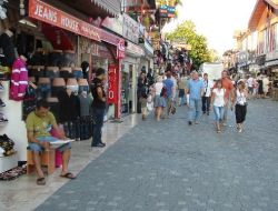 Güldal: Dükkanlara Yabancı Dilde İsim Vermek Turiste Farklılık Oluşturmuyor