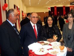 Burdur Valisi Özçimen Cumhuriyet Resepsiyonu Verdi