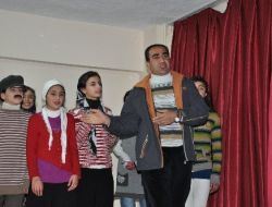 Yibo Öğrencileri, Kendileri Yazıp, Kendileri Oynadı