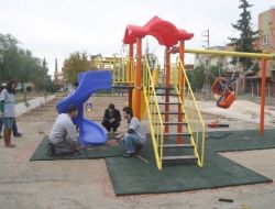 Genç Yürekler Projesi İle Çocuk Parkını Güzelleştirdiler