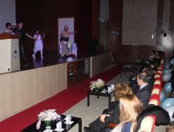 Erzurum'da Çocuklar, Aşırı Şişmanlığa Karşı Tiyatro İle Eğitildi