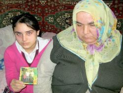 Babası Hasta Olan Nazile, Ailesi İçin Yetkililerden Yardım Bekliyor