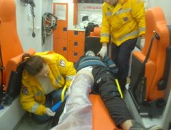 Konserve Kutusuna Dönen Otomobilden Sağ Çıktılar: 1 Yaralı