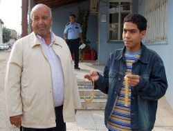 Yolda Bulduğu Altın Takı Setini Sahibine Verdi