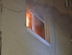 Yangın Çıkan Evde Mahsur Kalan Kardeşleri İtfaiye Kurtardı