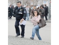 Bdp Eylemlerinde Boy Gösteren Genç Kız