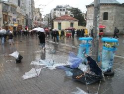İstanbul’da Fırtına Etkili Oluyor..