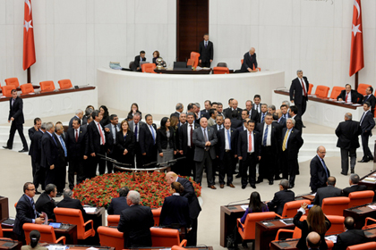 AKP'de vekiller topluca istifa etti
