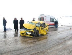 Ağrı Patnos'ta Trafik Kazası:1 Ölü, 5 Yaralı