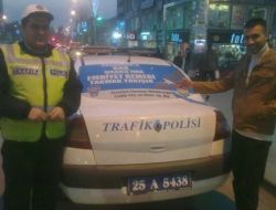 Kamyon Arkası Yazılarına Polisler De Uydu