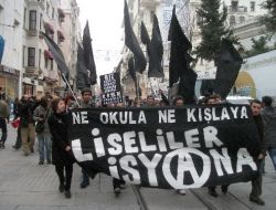 Liselilerden Askerlik Protestosu
