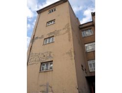 Ergani’de Çürük Okul Yapan Firmaya Soruşturma Açılıyor