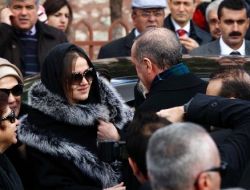 Başbakan Erdoğan Aydın Menderesin Cenaze Namazı İçin Fatih Camii’ne Geldi