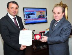 Bakanı Yıldırım, Erzurum Valisine Madalyon Gönderdi