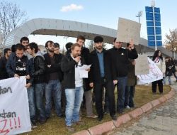 Kazalardan Bıkan Üniversite Öğrencileri Üst Geçit İçin Gösteri Yaptı