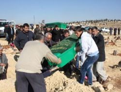 Sobadan Zehirlenen İki Kardeş Yan Yana Defnedildi