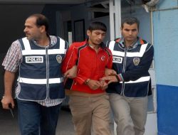 Maskeli 5'ler Polise Yakalandı