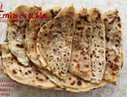 Evinin Mutfağında Yaptığı Lezzetleri İnternetten İzmirlilere Ulaştırıyor