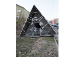 Kaçak Baz İstasyonuna Bayraklı Kamuflaj