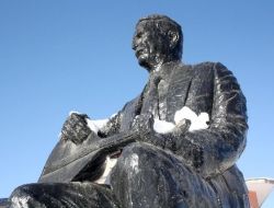 Kars'ta Kırılan Heykellerin Failleri Yakalandı