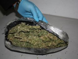 Seyahat Çantasında 8 Kilo Esrar Ele Geçirildi