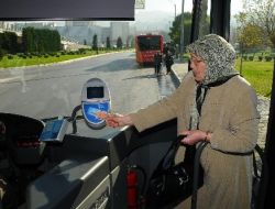 İzmir'de Otobüslerdeki 60 Yaş Kartı Uygulaması Zorunluluktan Kalkıyor