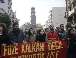 Yolu Kapatan Eylemcilere Vatandaşlar Tepki Gösterdi