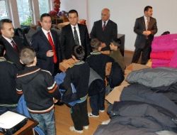 Öğrencilere Giysi Yardımı Yapıldı