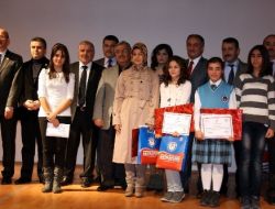 Liseliler Mehmet Akif'i Yazdıkları Şiirlerle Andı