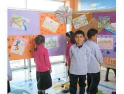 8 Yaşındaki Ressam İlk Sergisini Okulunda Açtı