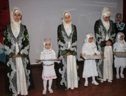 Silopi’de Hafızlıklarını Tamamlayan 3 Kız Öğrenci İçin Merasim