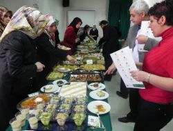 Öğrenci Anneleri, Maharetlerini Yemekte Gösterdi