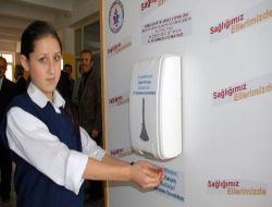 Öğrenciler Domuz Gribinden 'dezenmatik' İle Korunuyor