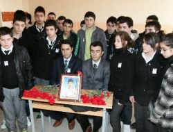 Derste Elektrik Akımına Kapılarak Ölen Öğrenci Gözyaşlarıyla Toprağa Verildi